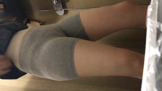 Hidden camera woman's buttocks while urinating in Korea
