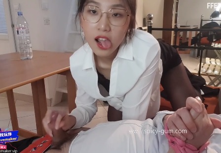 Chinese Employee Fucks her Boss
