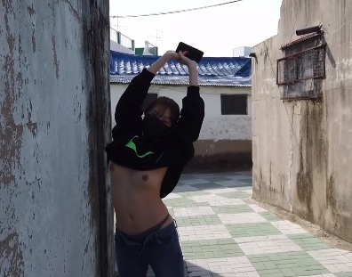 Korean girl open their panties in the street