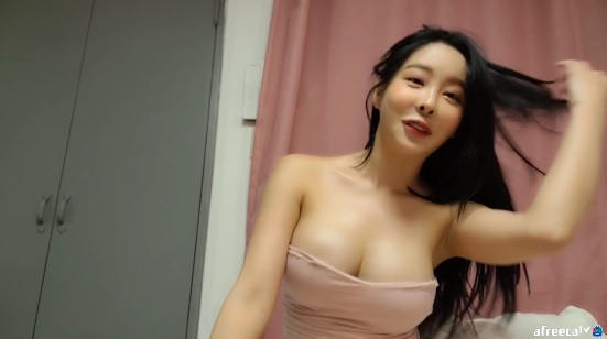 Korean girl with big breasts cannot refuse