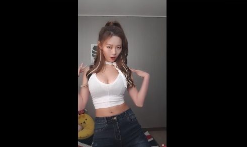 sexy and cute Korea girl dancing - hot Korean babes