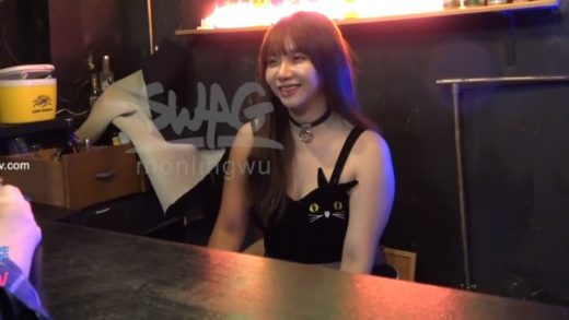The Chinese female bar owner to comfort frustrated customers