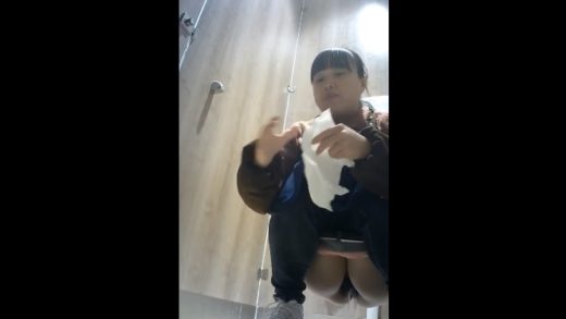 Watching Singaporean girl urinating at public toilet