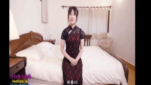 China girl wearing a super lustful cheongsam