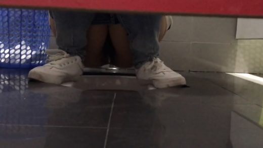 secretly filming a few beautiful Chinese schoolgirls in the college female toilet